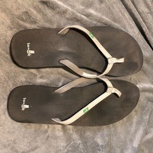 SOLD Women’s Sanuk Shoes - Size: 11 - Used